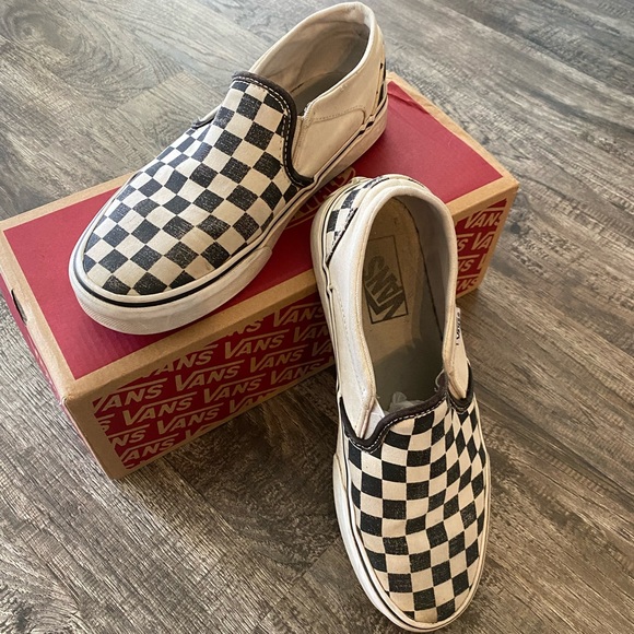 black and cream checkerboard vans